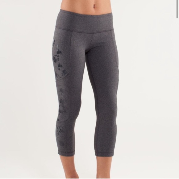 EUC* Lululemon “Hold Me Close” Crop Leggings - Picture 4 of 8